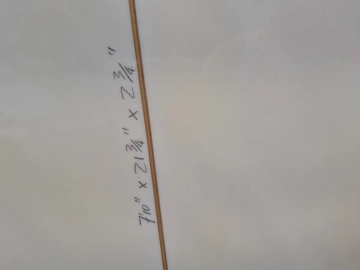 7’10 Epoxy Surfboard – Bag & Leash - Image 3