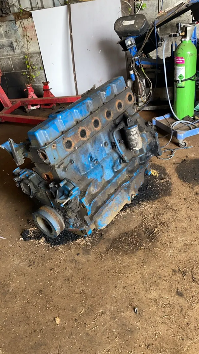 Ford 7840 engine