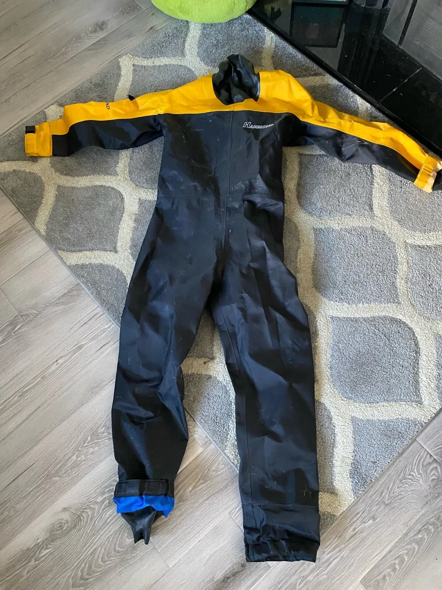 Dry suit with wet suit large - Image 1