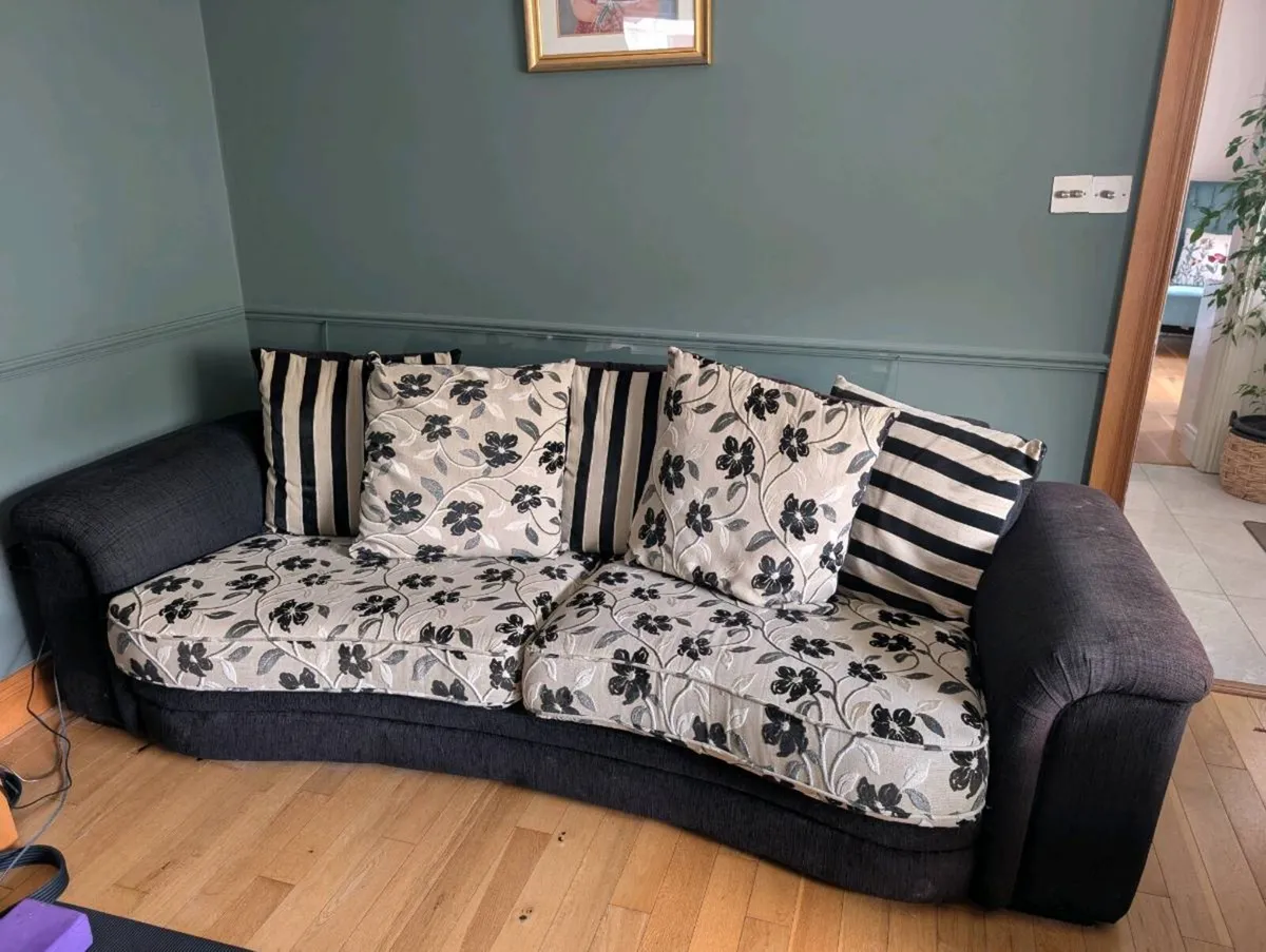 Couch 4 + 2 seater - Image 1