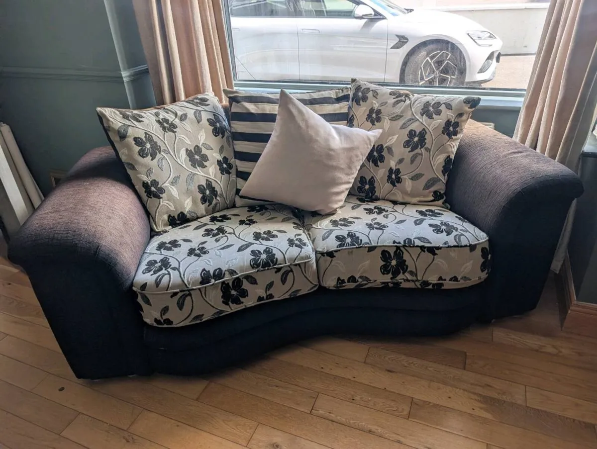 Couch 4 + 2 seater - Image 4