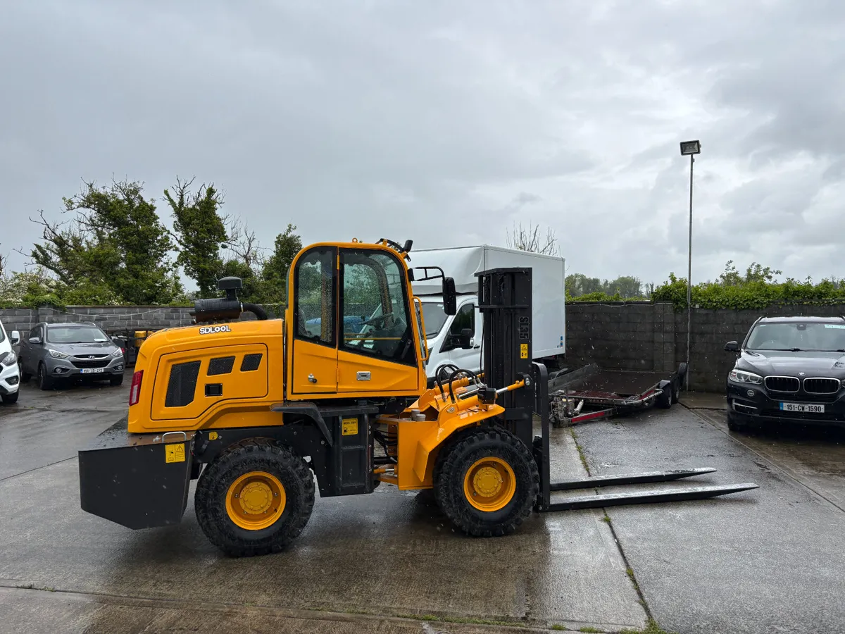 3.5 Ton 4 x 4 Rough Terrain Fork lift.. New/Unused - Image 3