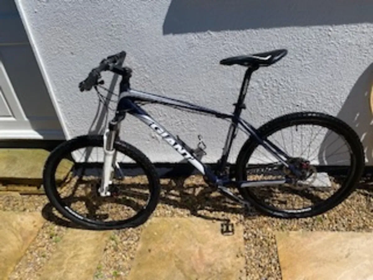 Giant Hard Tail Mountain Bike Talon - Image 2