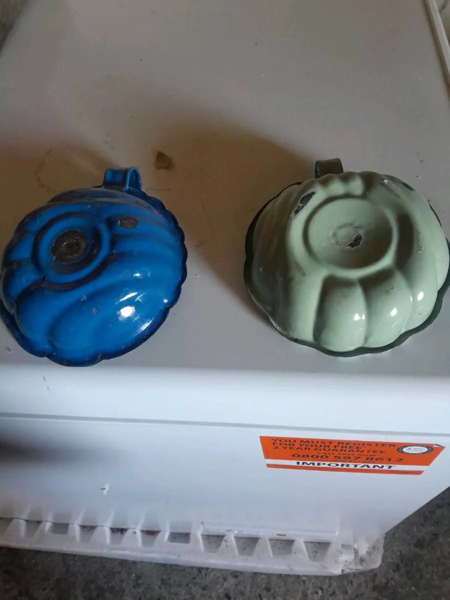 Two vintage enamelled  candle sticks - Image 4