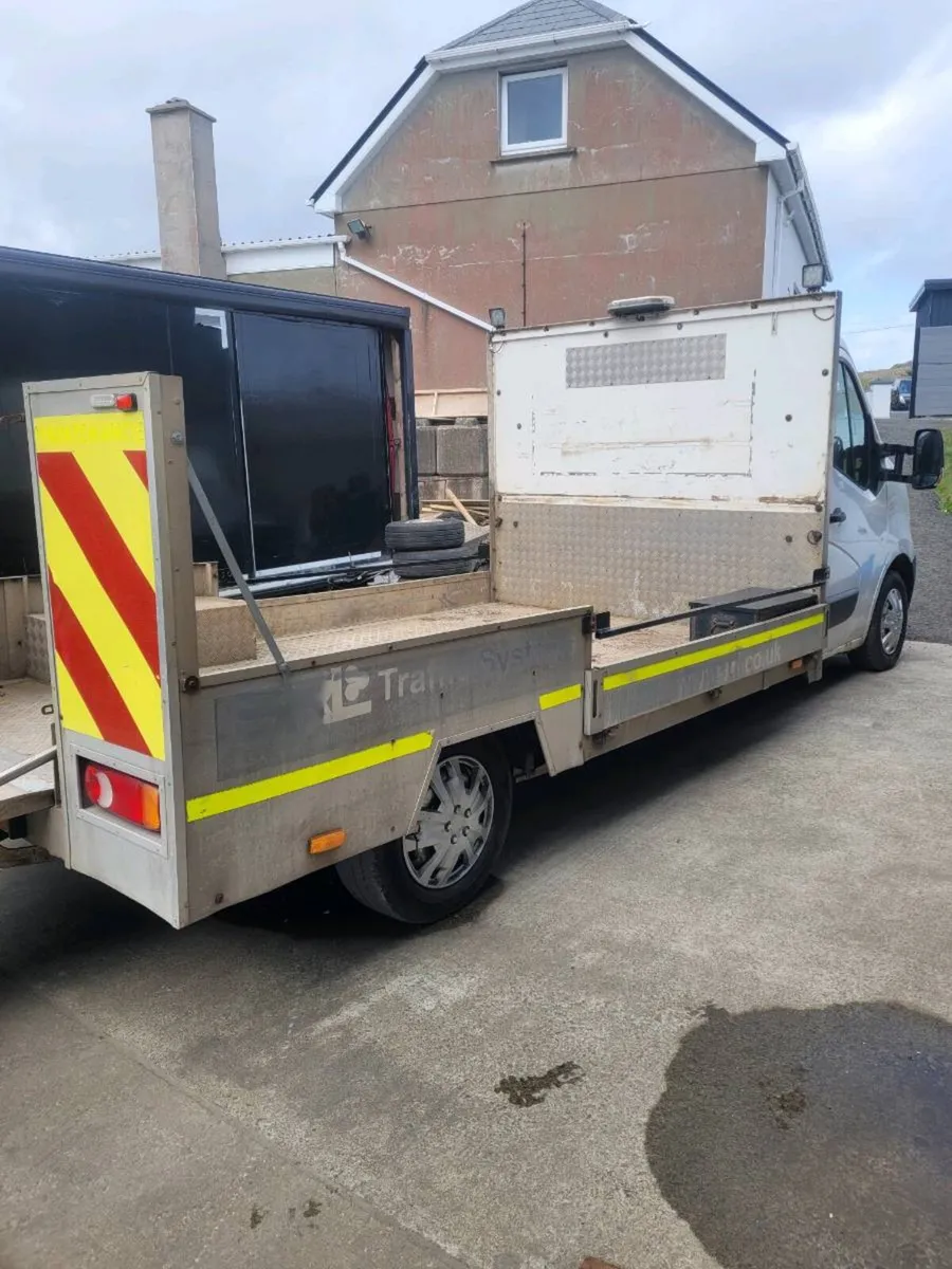 2018 Nissan nv400 low loader body with ramp - Image 3