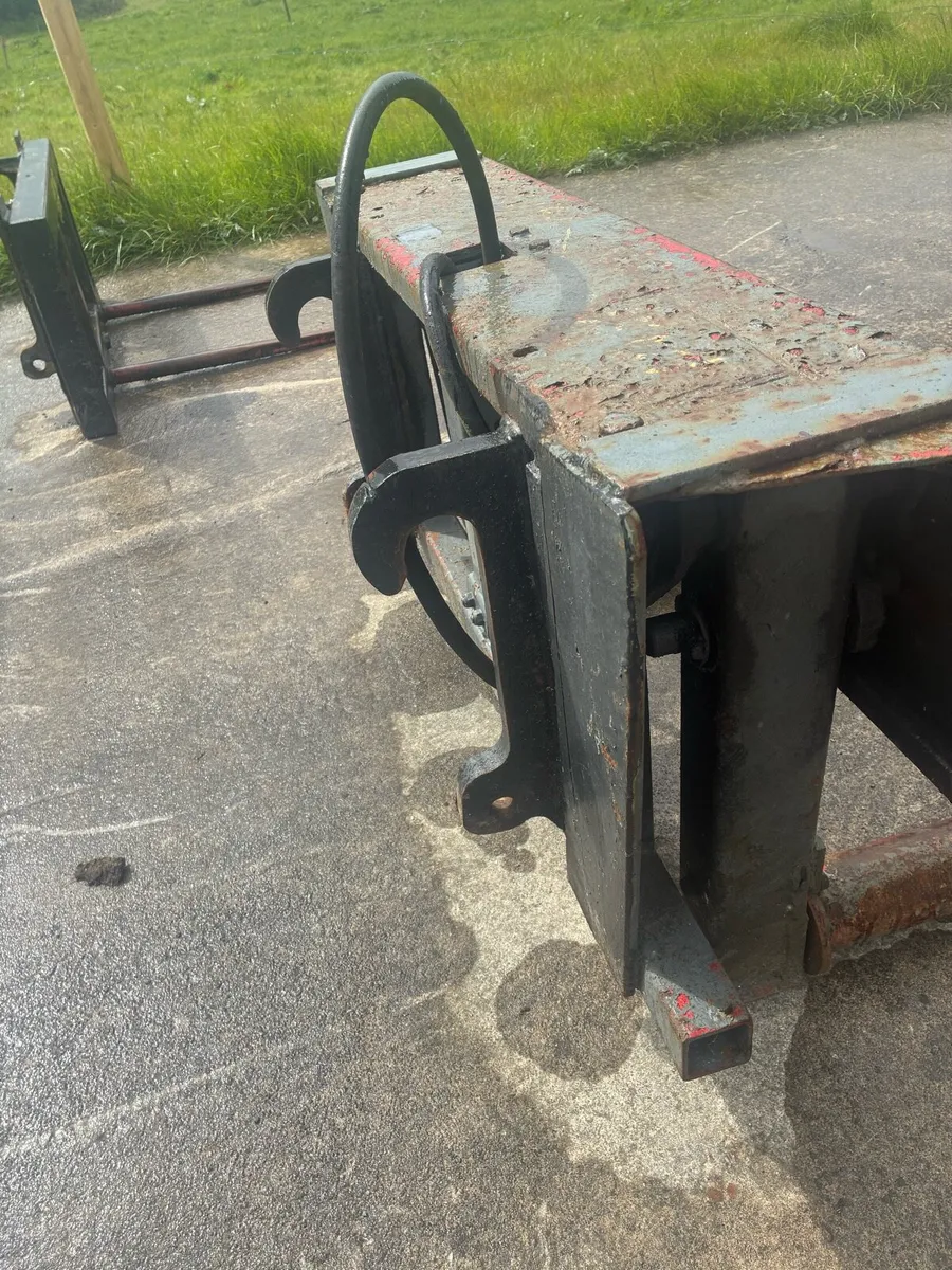 Bale stacker - Image 3
