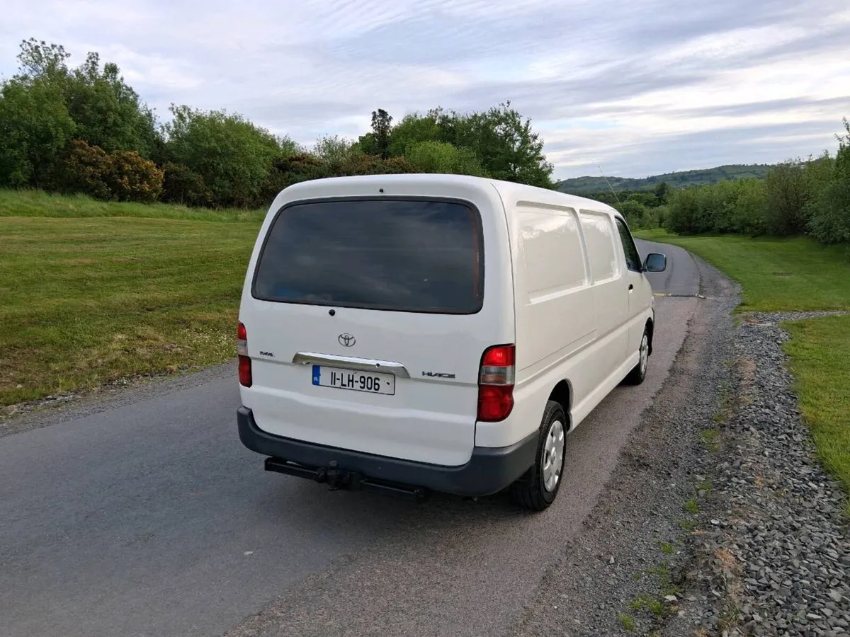 €8500 2011 toyota hiace new cvrt €8500 - Image 3
