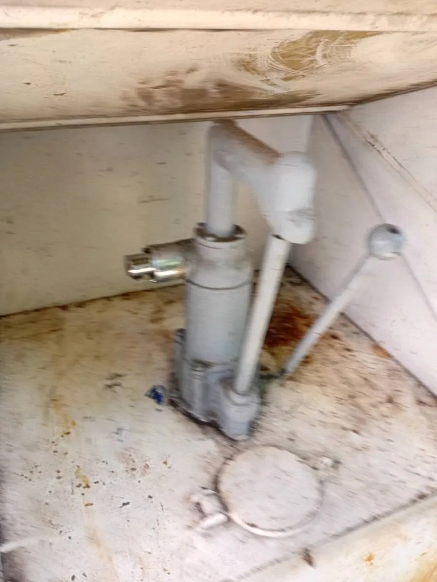 Old oil dispenser - Image 2