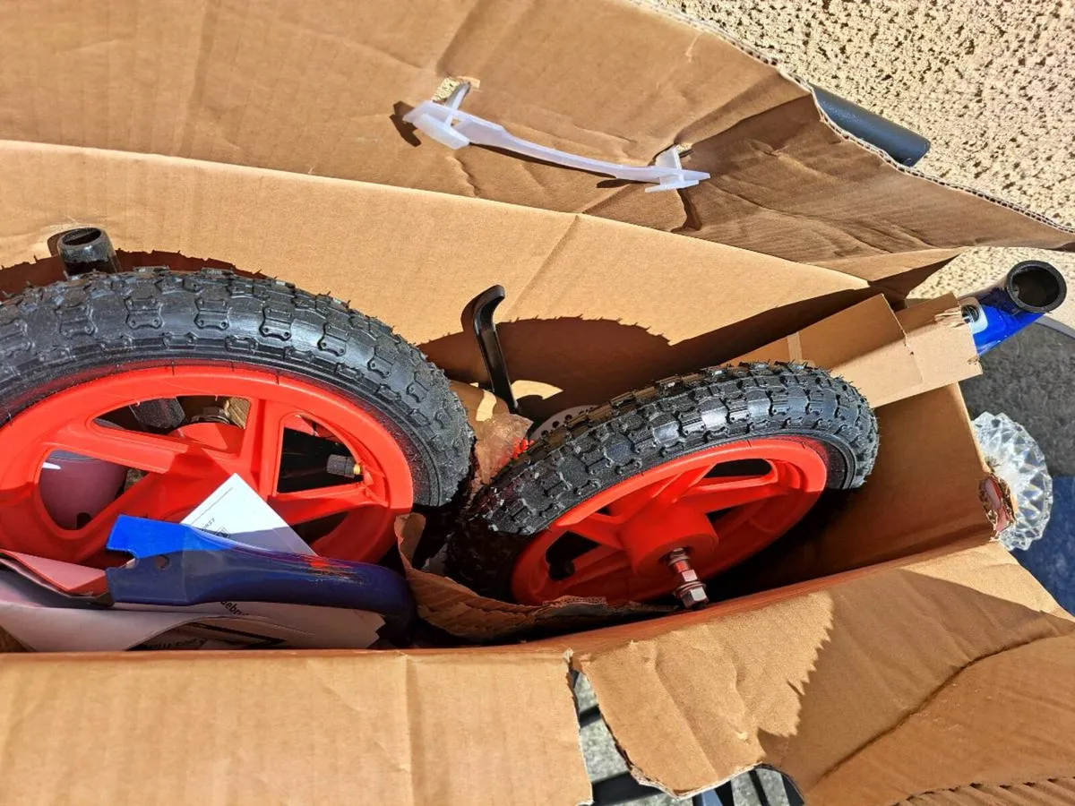 Spiderman 12 inch balance bike - Image 2