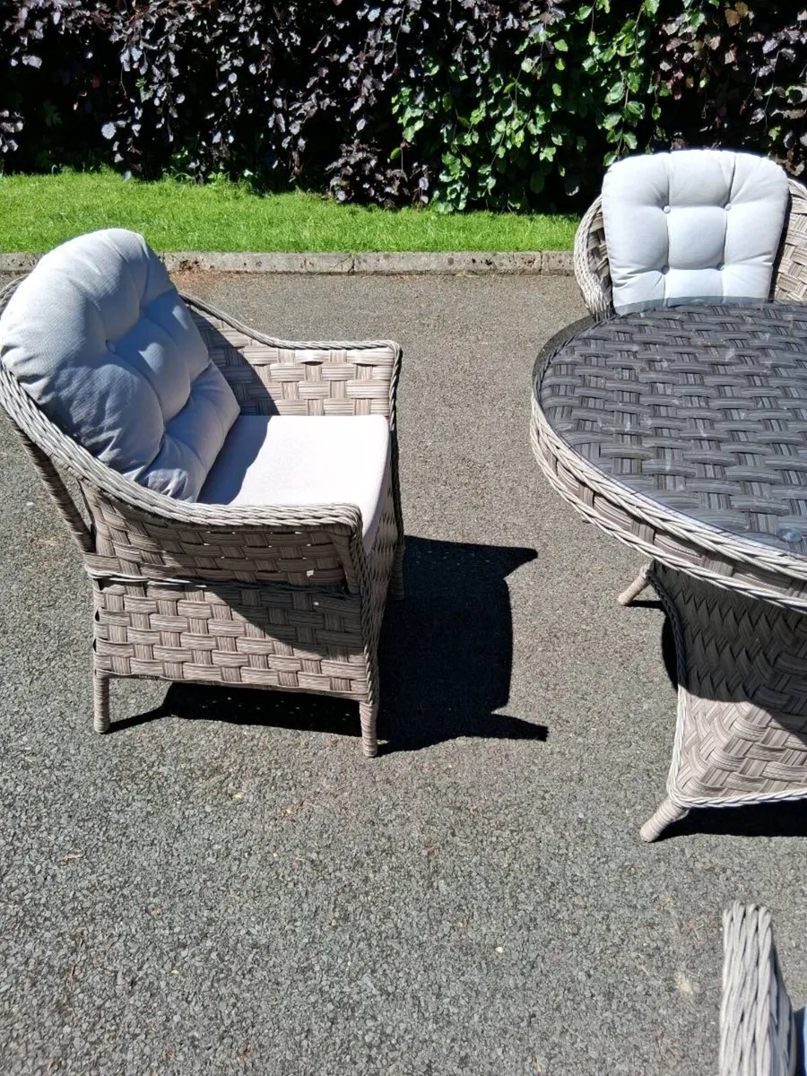 New Sepino 6 Seater rattan garden patio dining set - Image 4