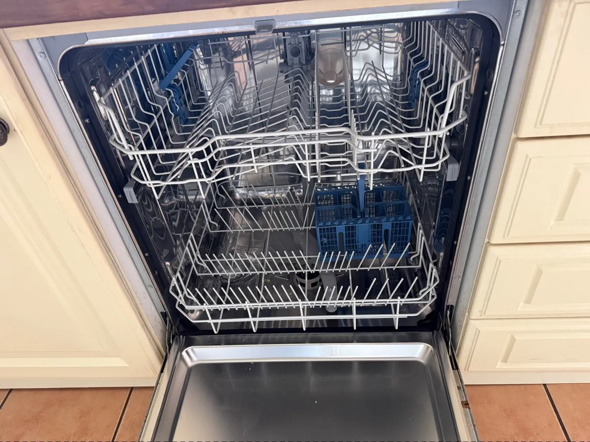 Integrated dishwasher - Image 2