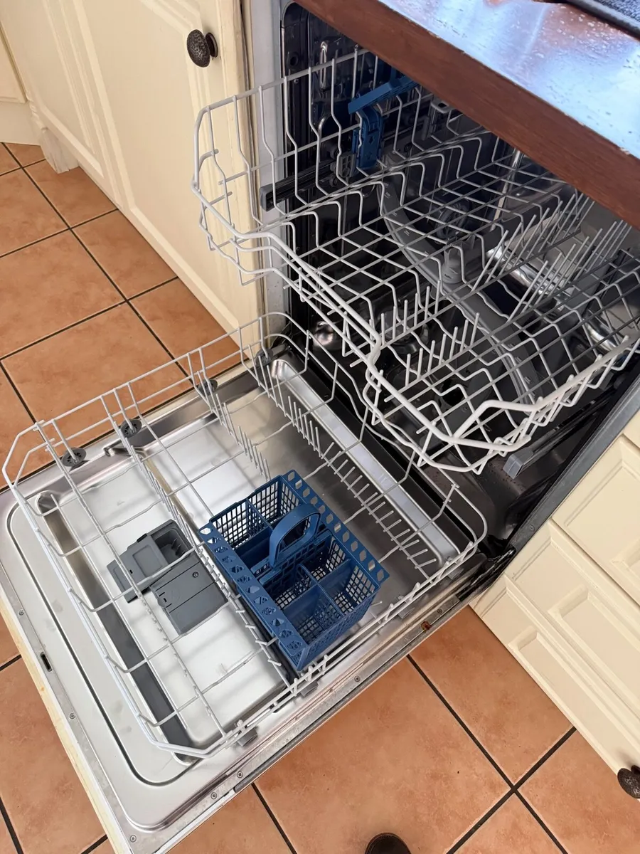 Integrated dishwasher - Image 3
