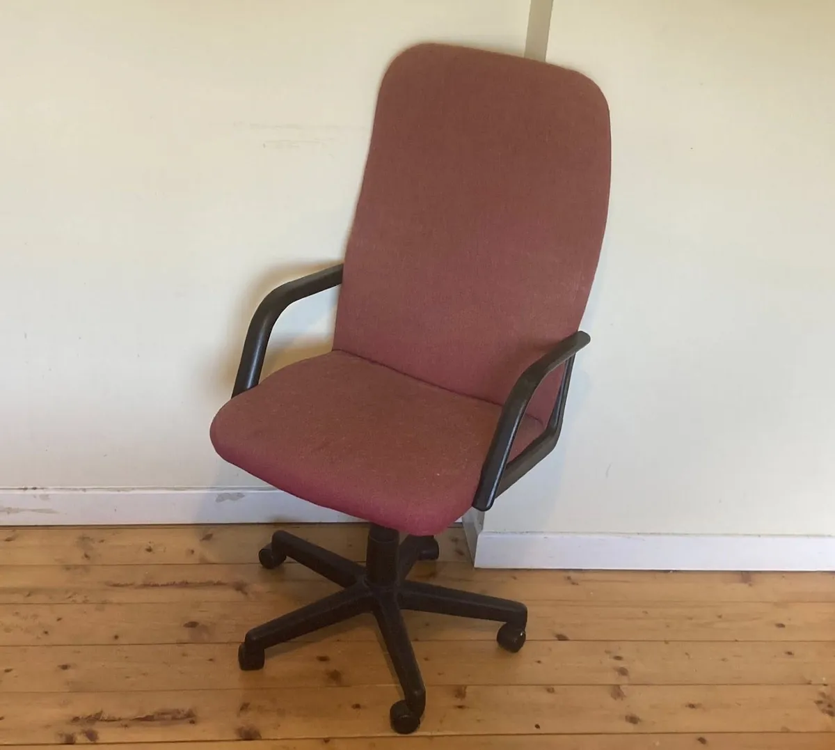 Comfortable Ergonomic Office Chair – Adjustable - Image 1