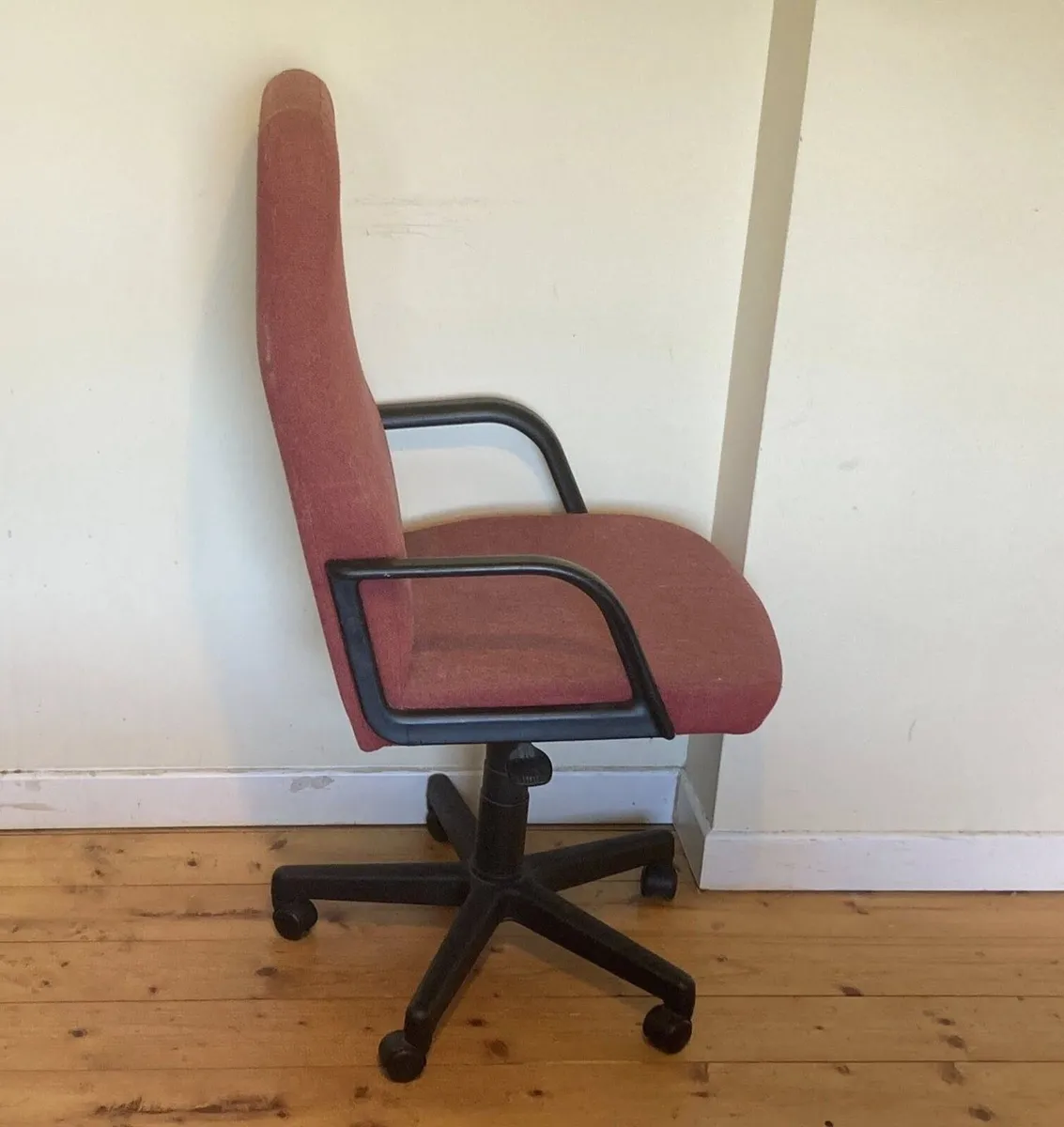 Comfortable Ergonomic Office Chair – Adjustable - Image 3