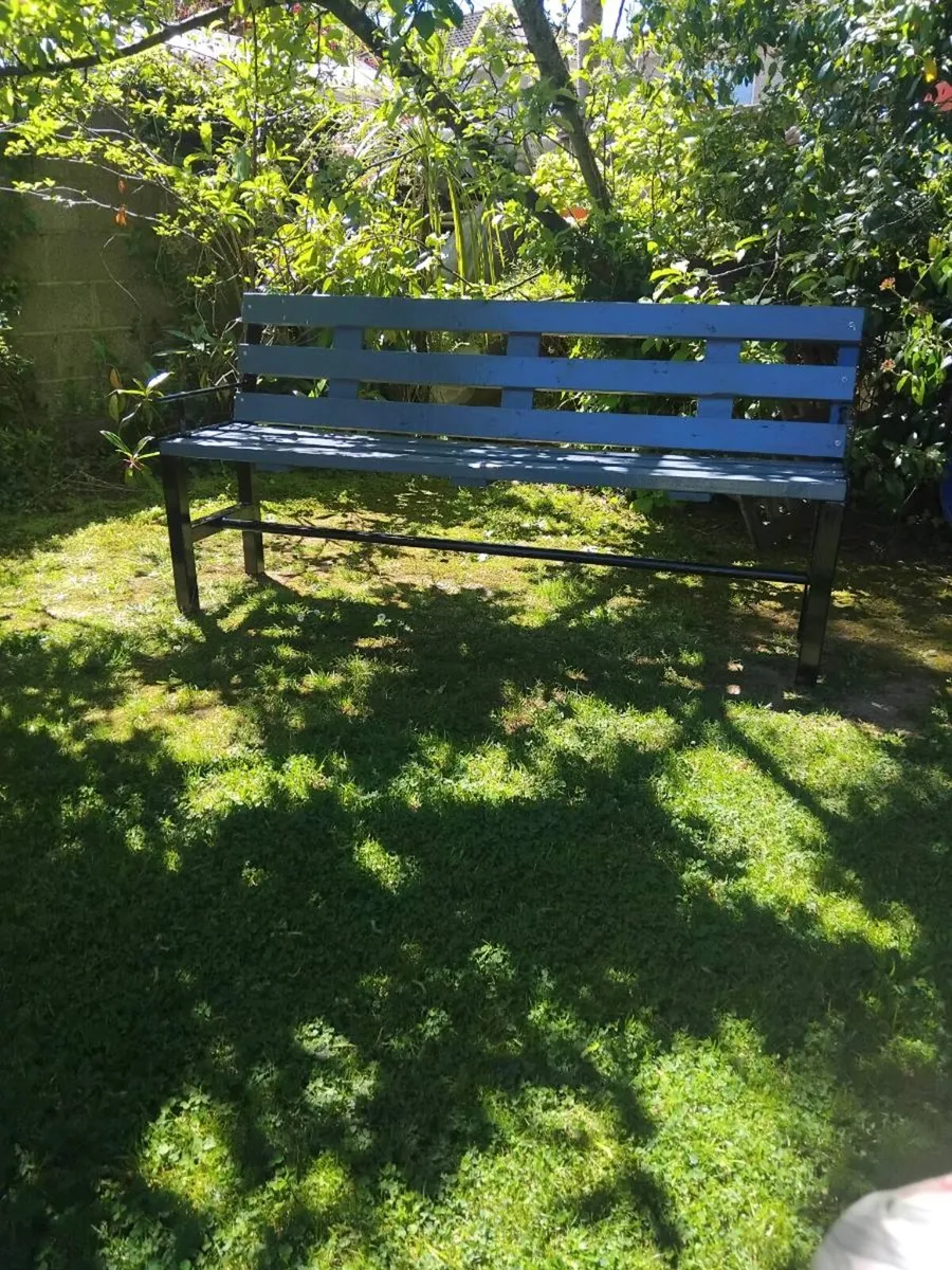 Gardine Bench