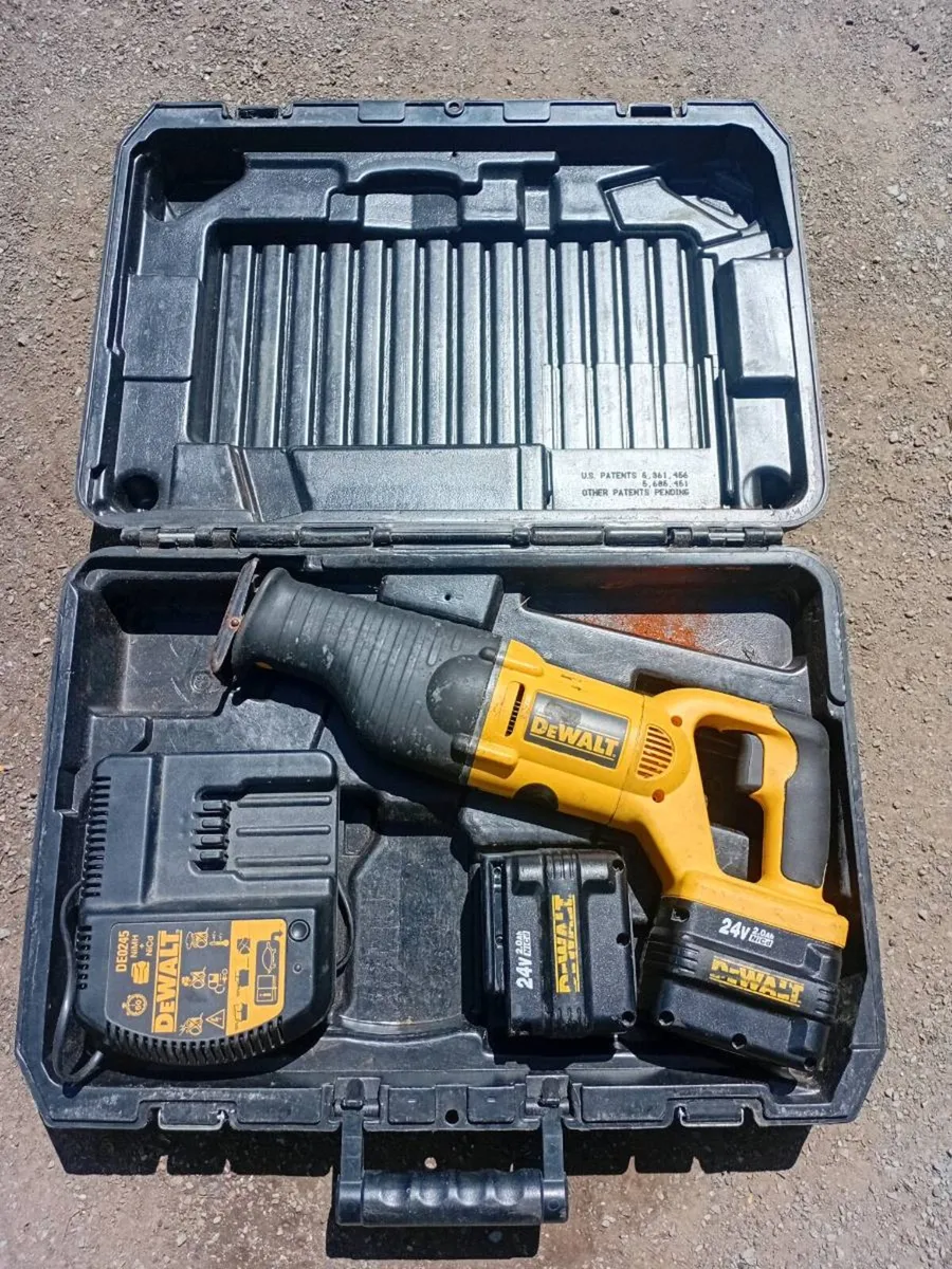 Dewalt reciprocating saw - Image 1