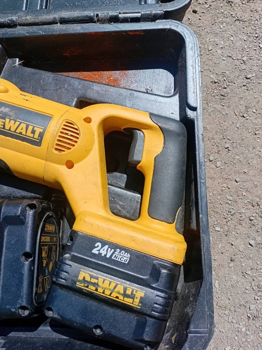 Dewalt reciprocating saw - Image 2