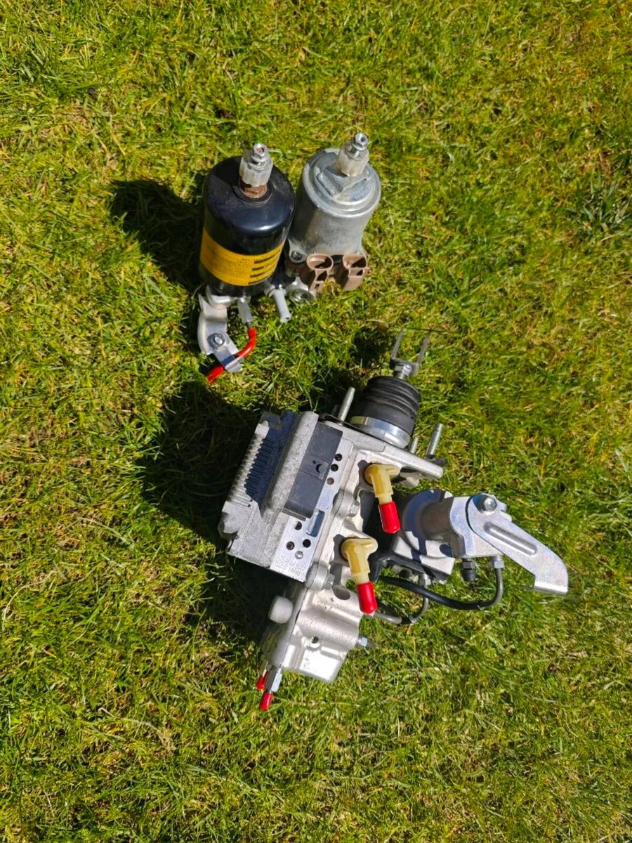 ABS pump Toyota Prius Alpha - Image 1