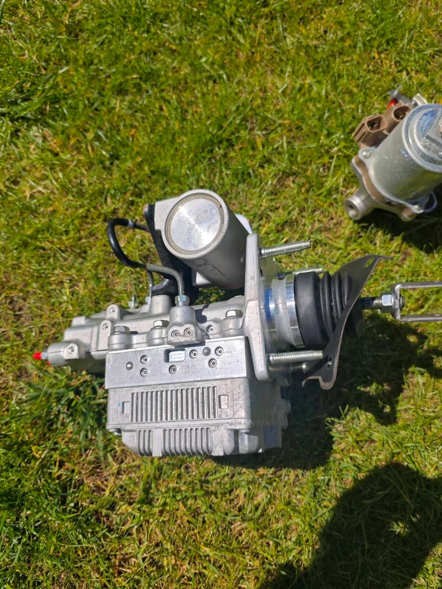 ABS pump Toyota Prius Alpha - Image 3