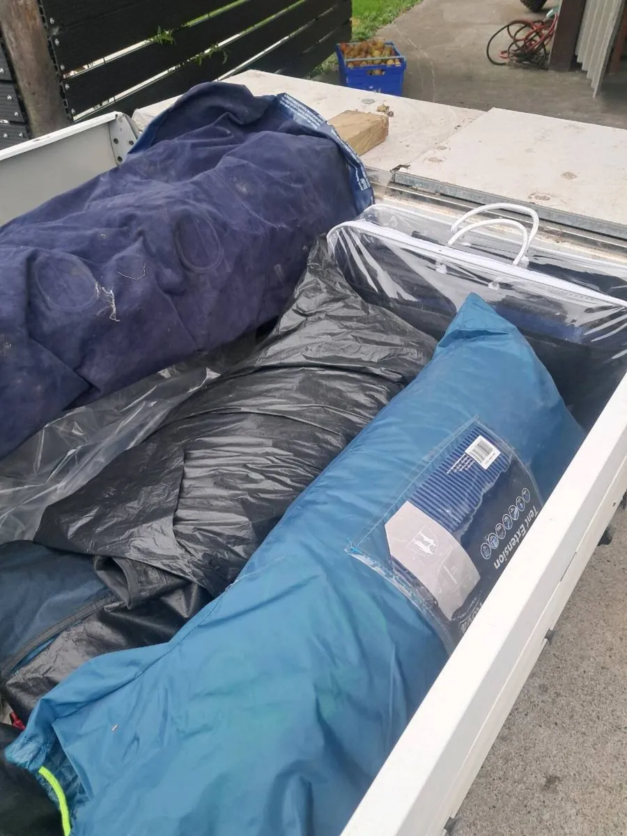Tent and trailer - Image 2