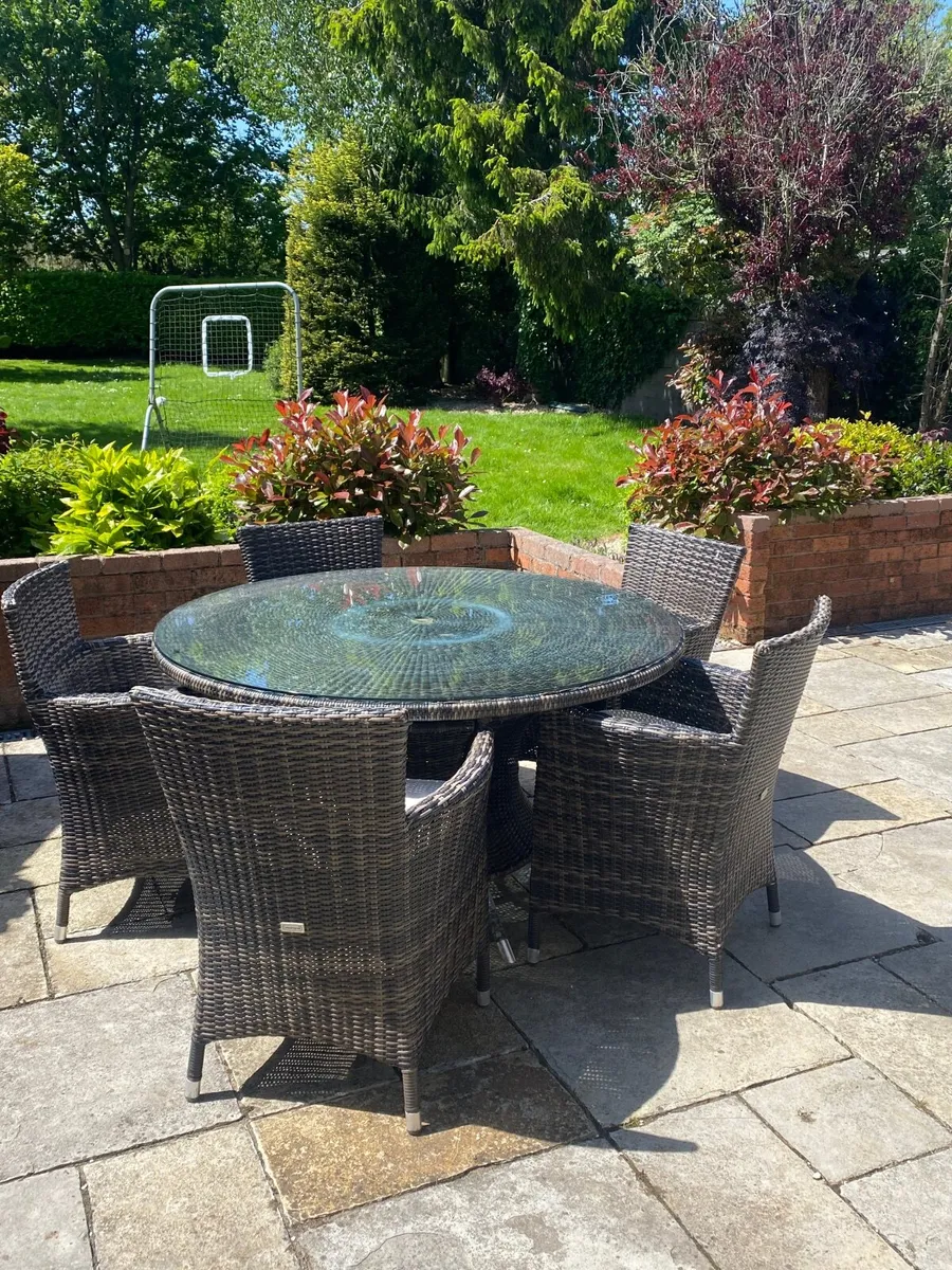 Garden furniture - Image 1