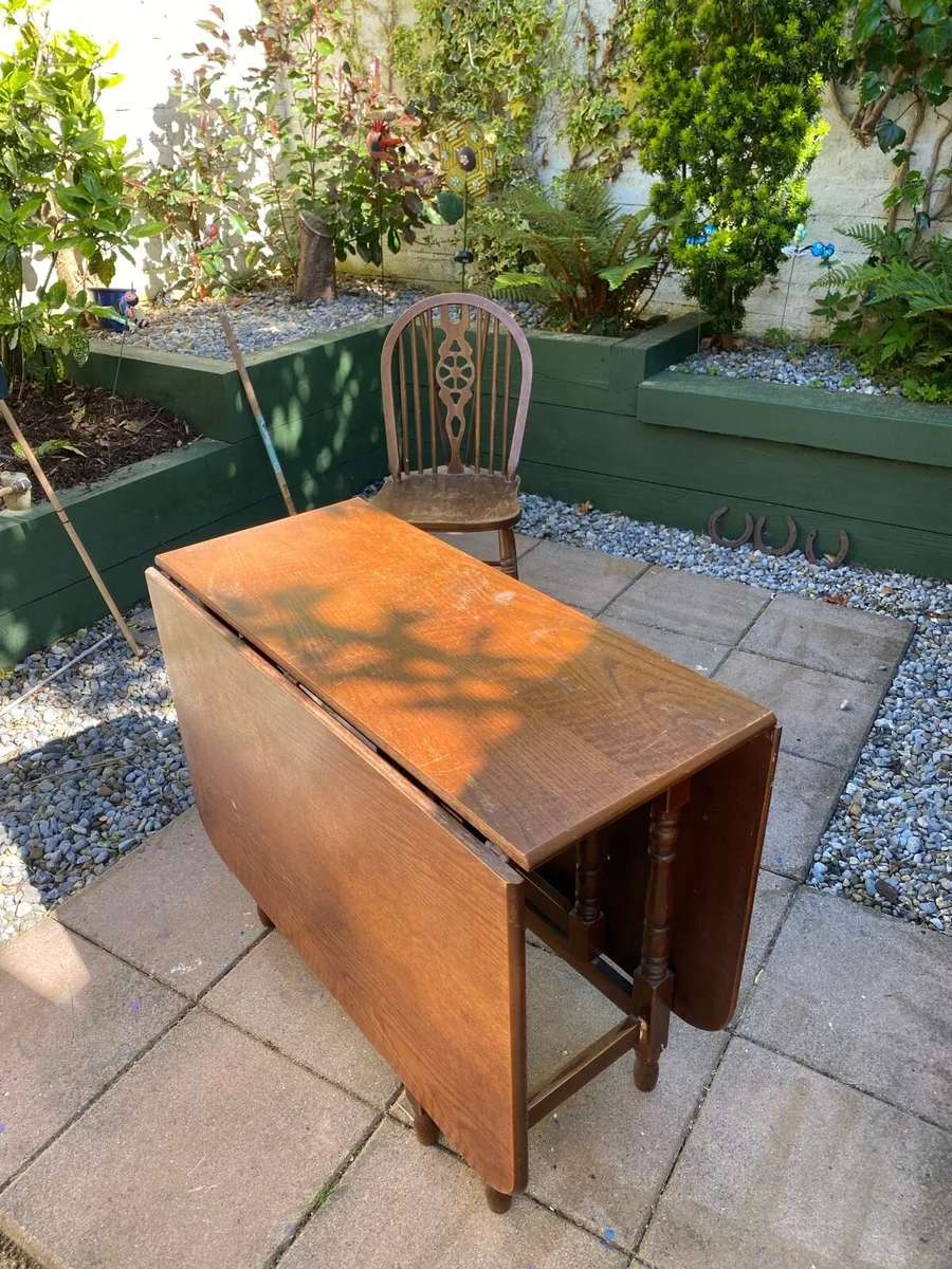 Mahogany foldable kitchen table and four chairs - Image 1
