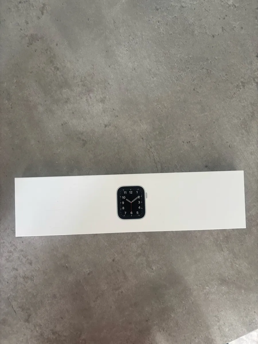 Apple Watch SE 44m - Image 1