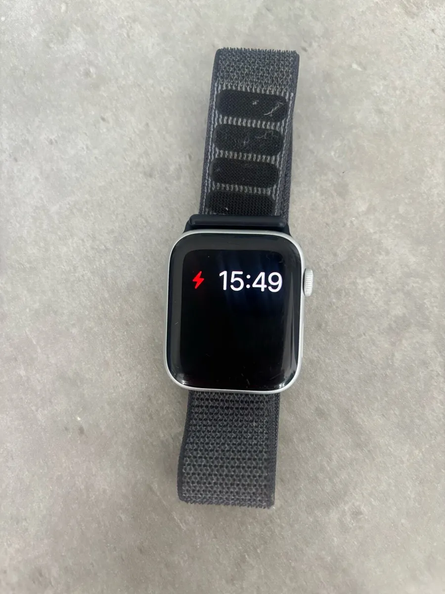 Apple Watch SE 44m - Image 4