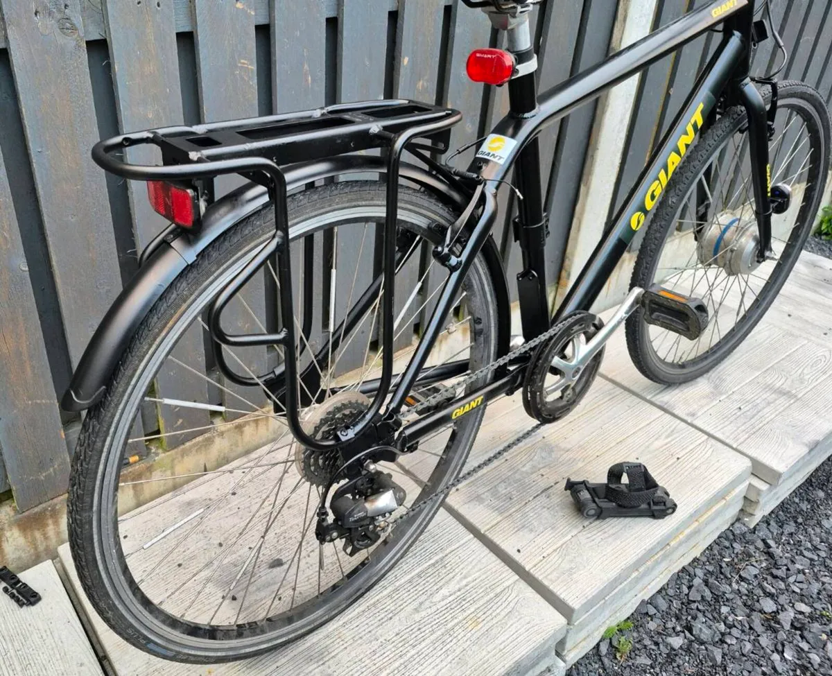 ADULTS GIANT ESCAPE BIKE 22 INCH FRAME/ WHEELS 29 - Image 3