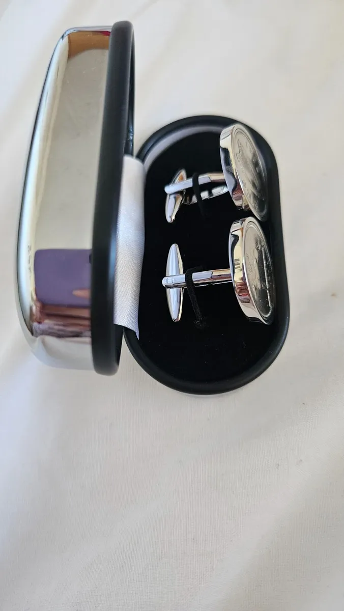 1952 Irish Sixpence Coin Cufflink - Image 3