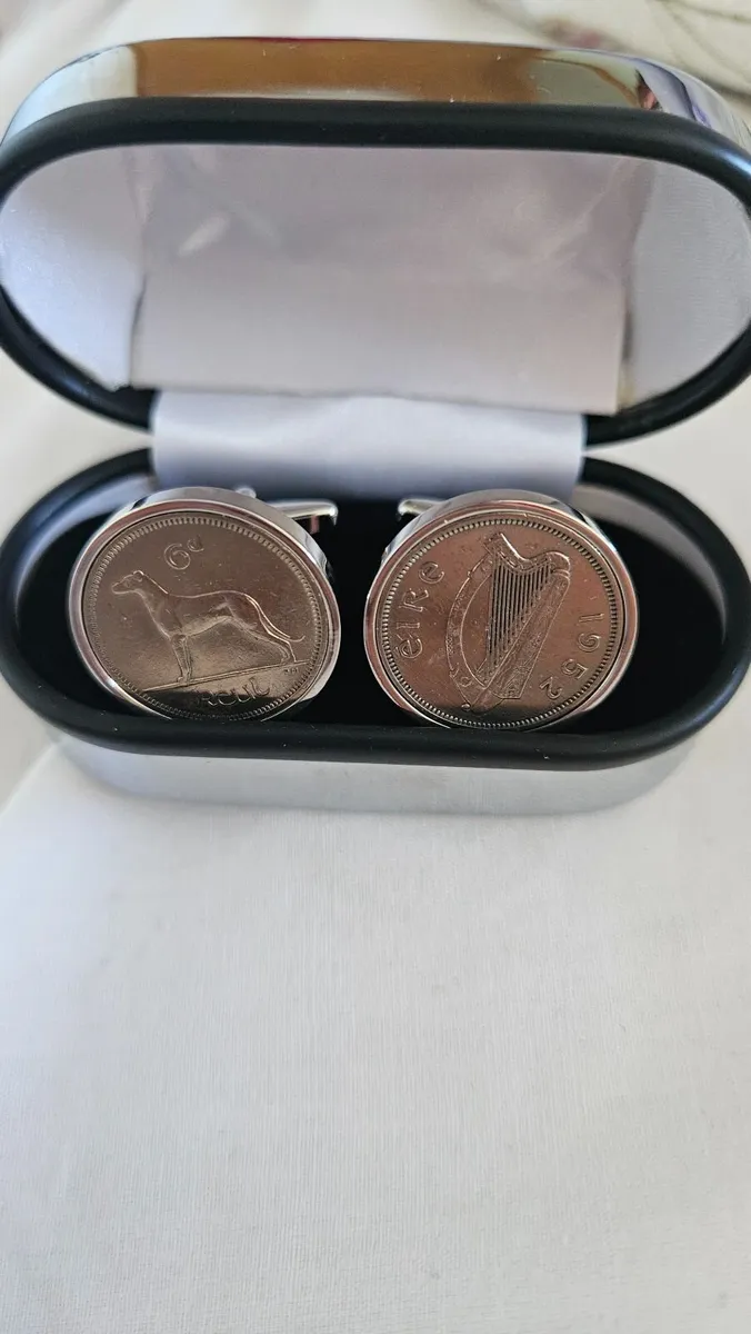 1952 Irish Sixpence Coin Cufflink - Image 1