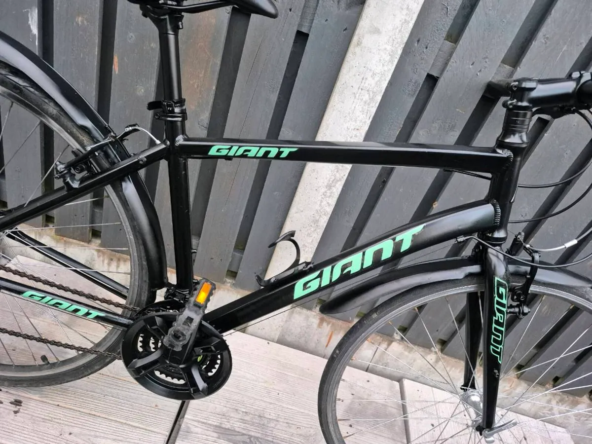 ADULTS GIANT ESCAPE 2 
 BIKE 18 INCH FRAME/ WHEELS - Image 4