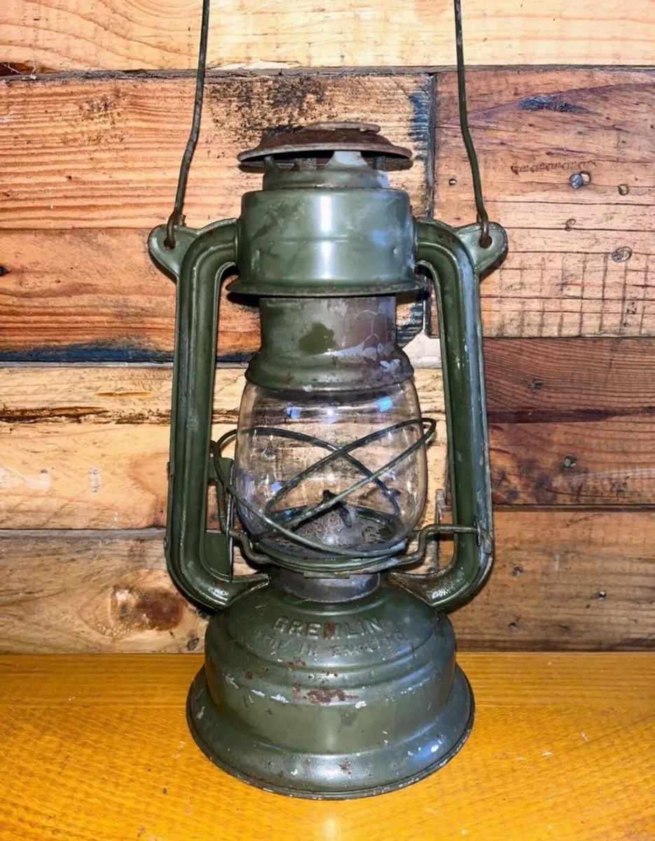 Old army lantern - Image 1
