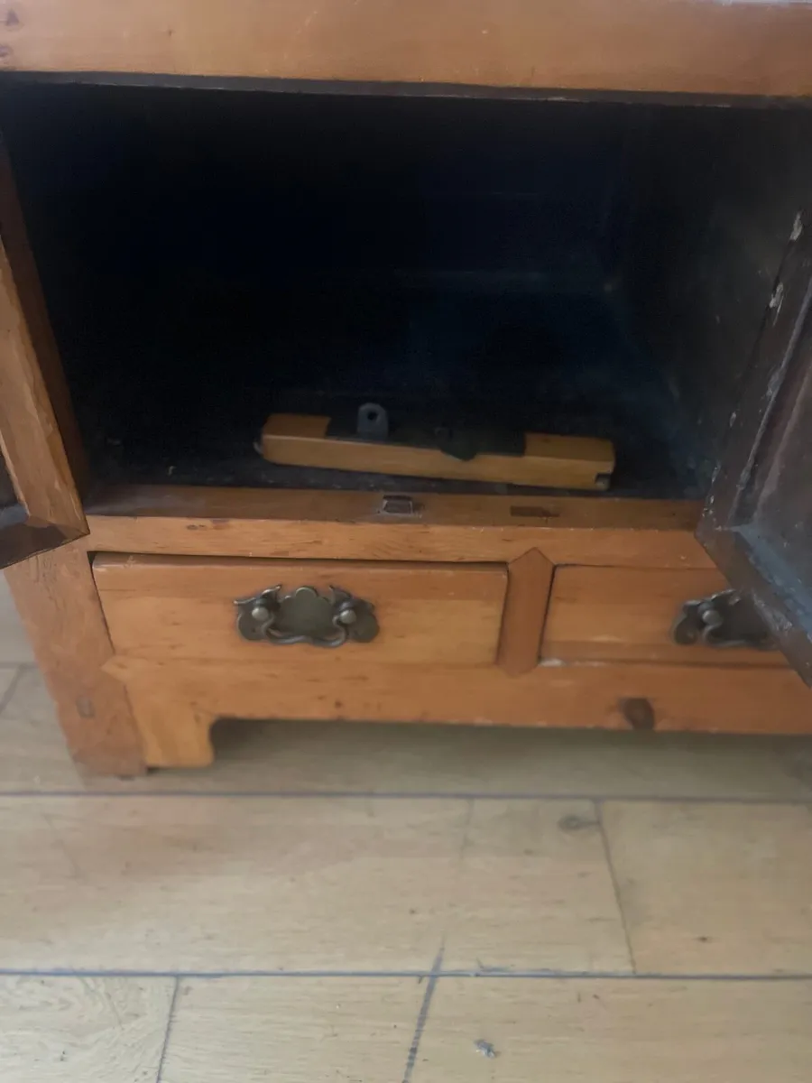 Wooden Antique Chinese chest - Image 2