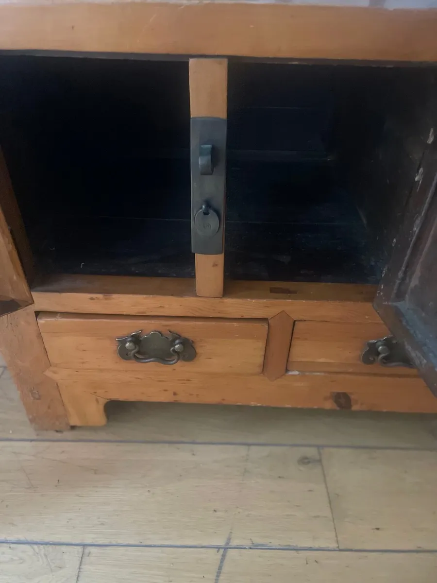 Wooden Antique Chinese chest - Image 3