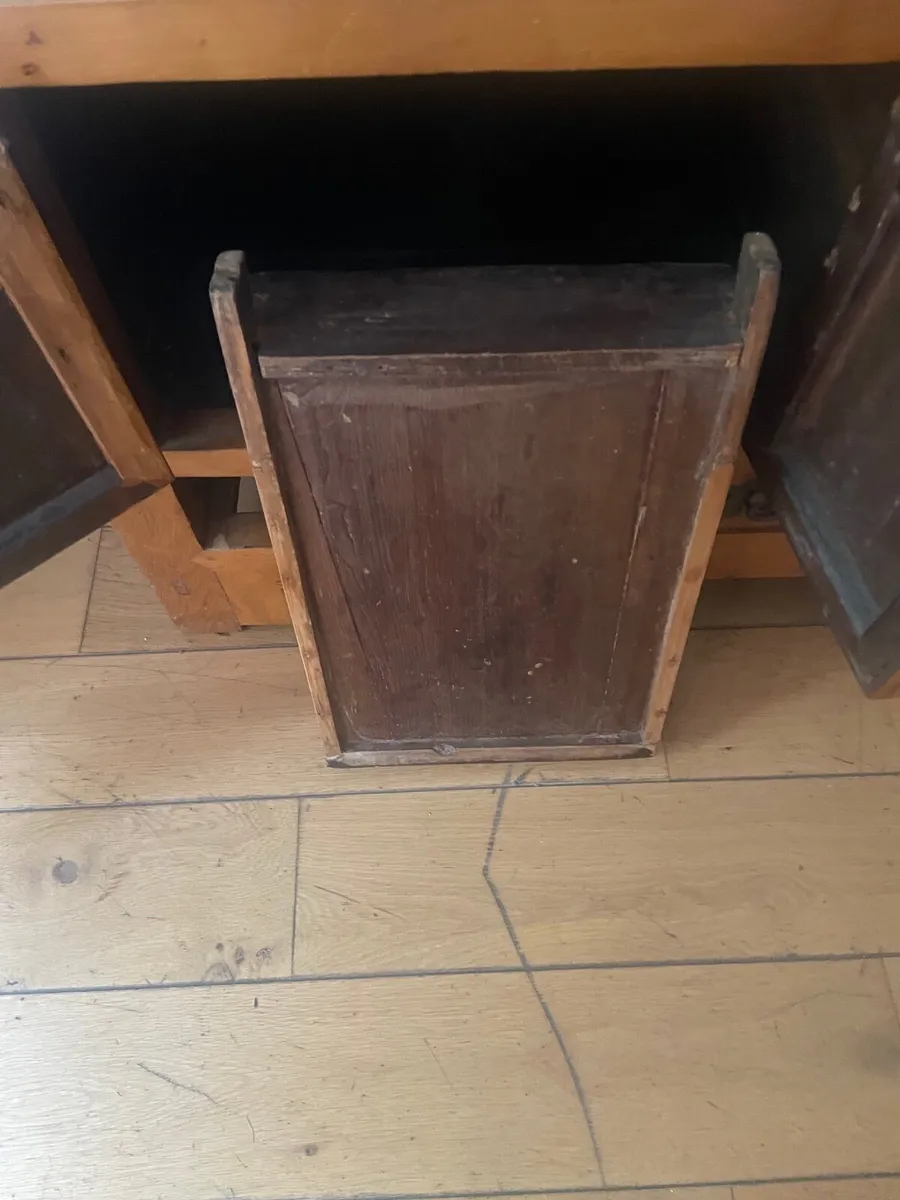 Wooden Antique Chinese chest - Image 4