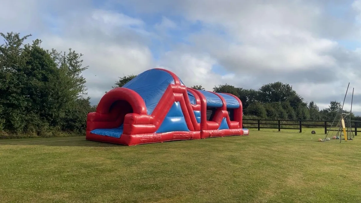 Bouncy castles - Image 3