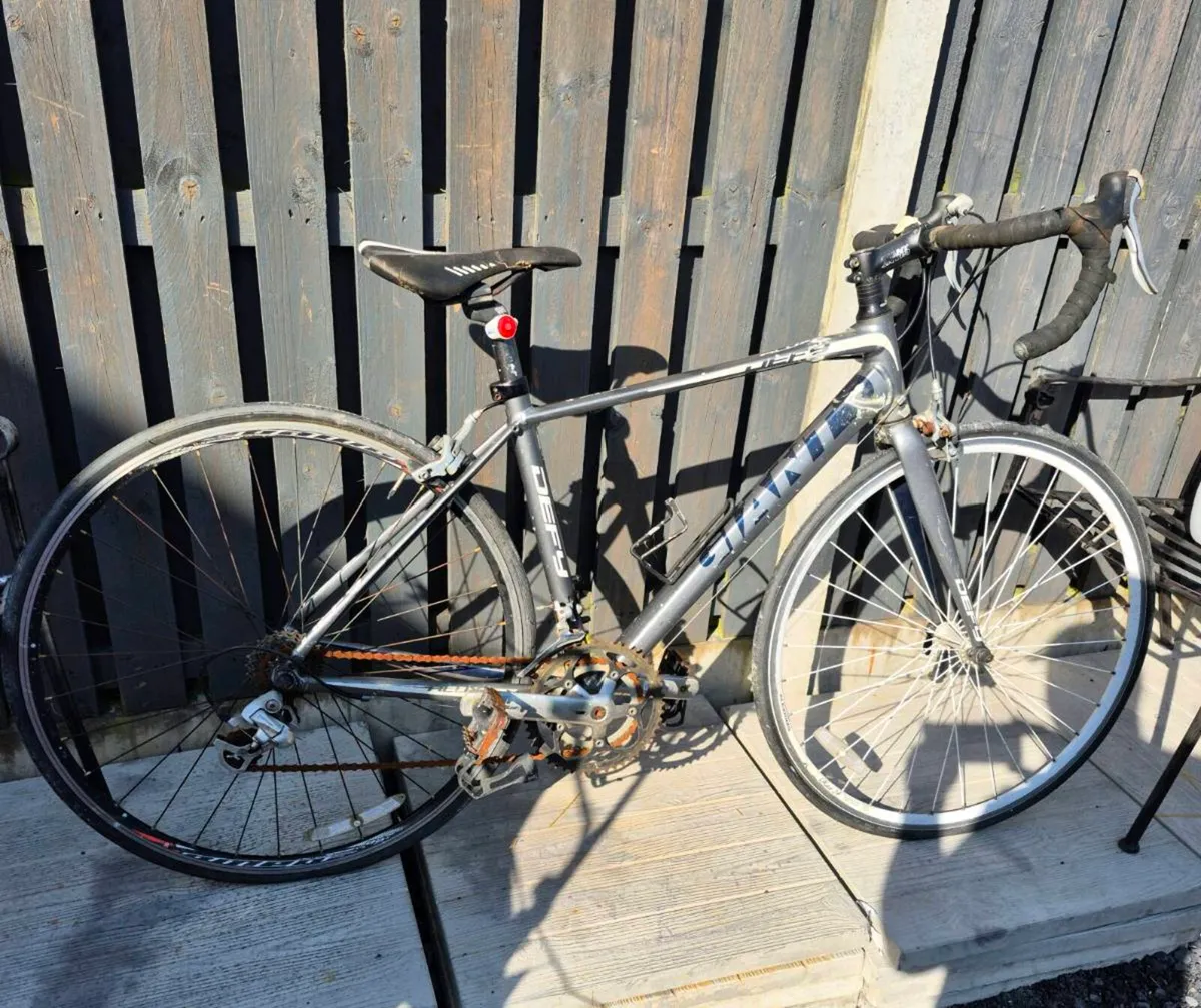 ADULTS GIANT ROAD BIKE WILL NEED A GOOD SERVICE TO - Image 2
