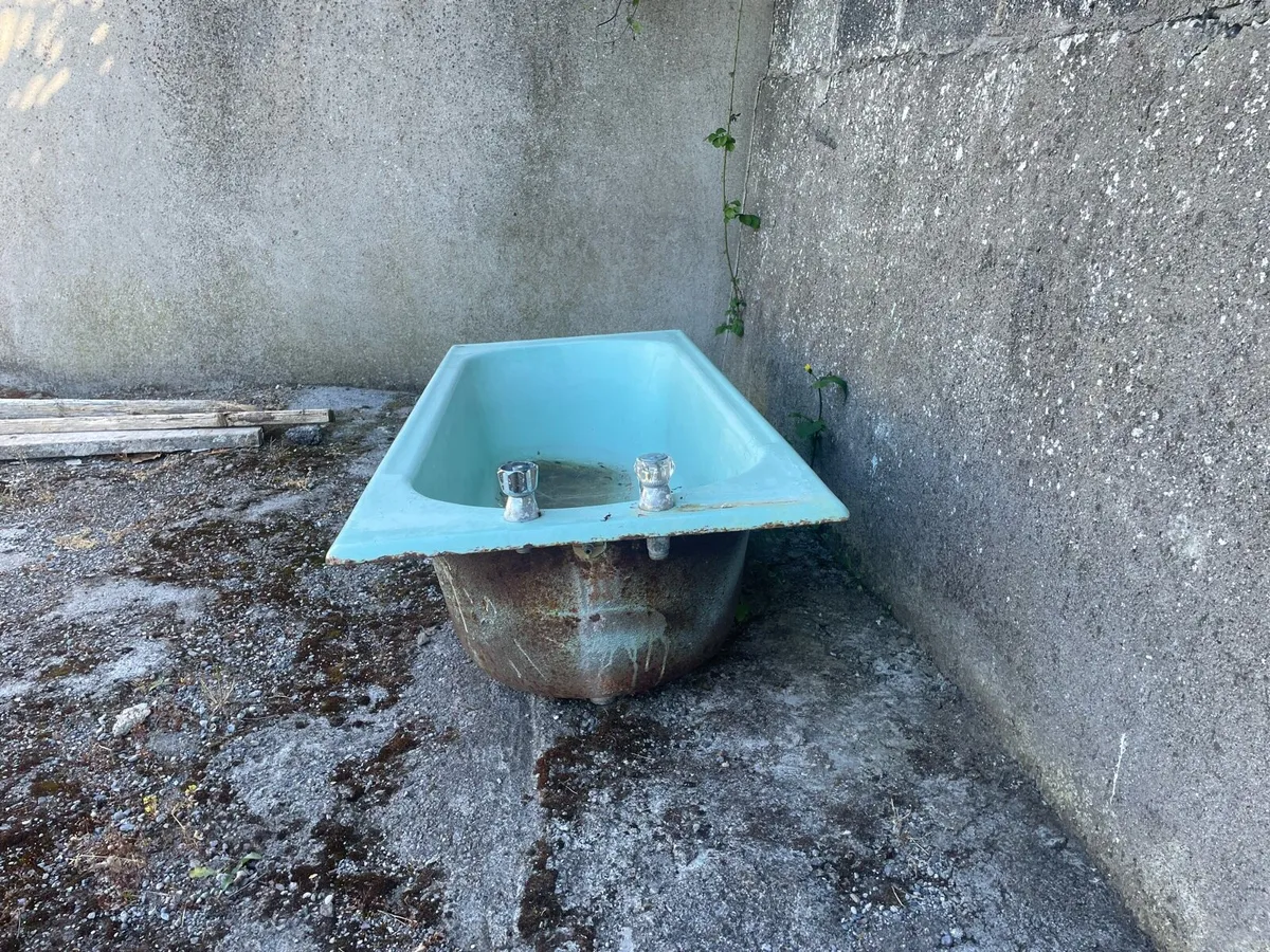 Bath Tub - Image 4