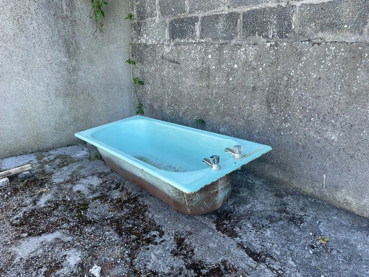 Bath Tub - Image 3