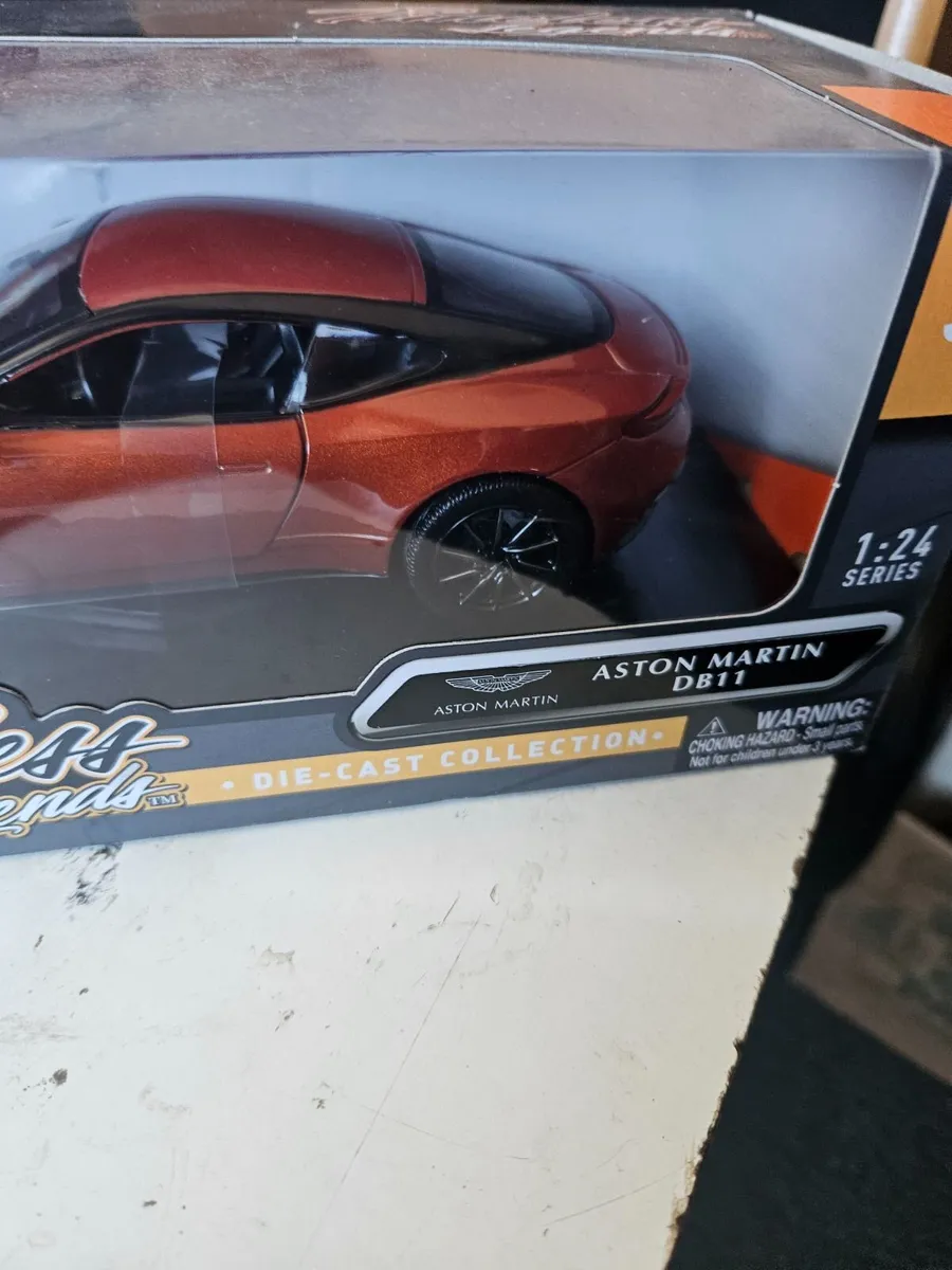 Corgi Motormax Aston Martin 1.24 - Image 4