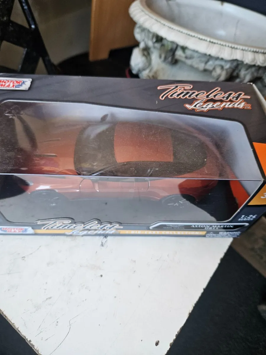 Corgi Motormax Aston Martin 1.24 - Image 2