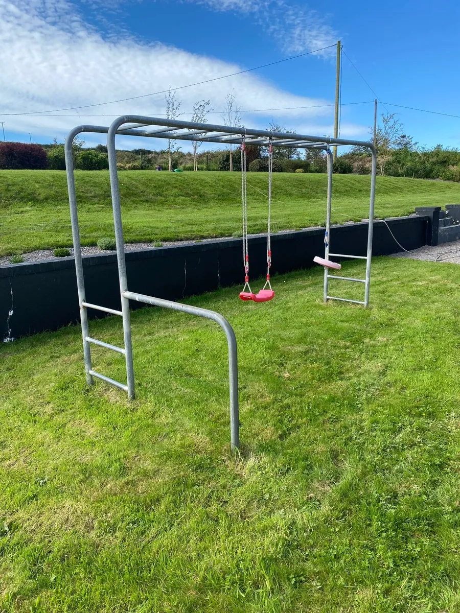 Monkey bars with swing set - Image 2