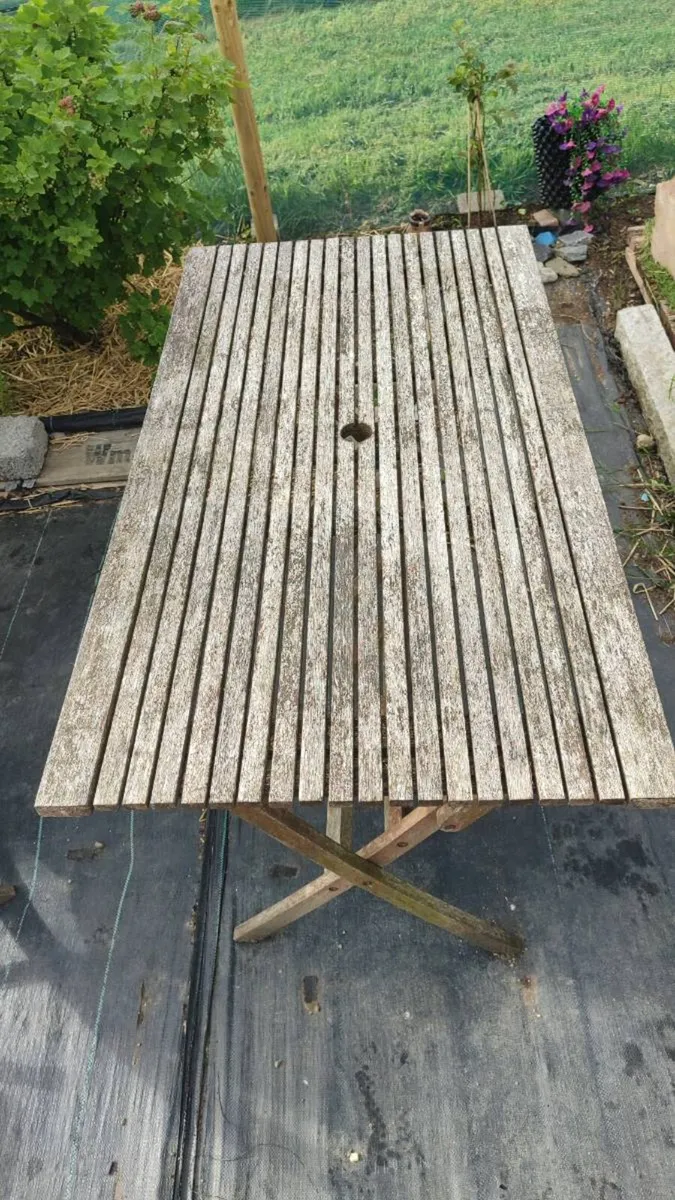Table + chairs - Image 3