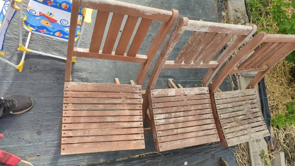 Table + chairs - Image 4