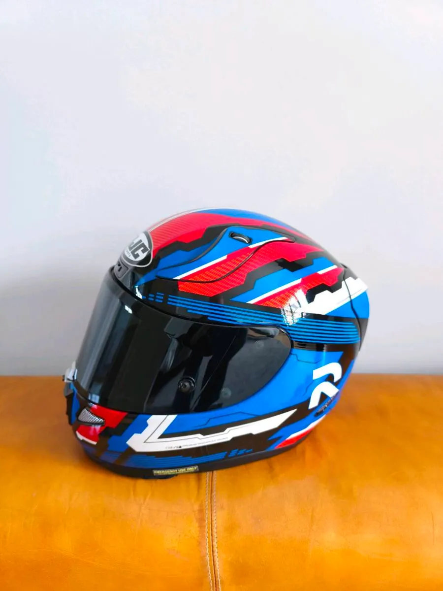 HJC RPHA 11 Motorbike Helmet - Image 1