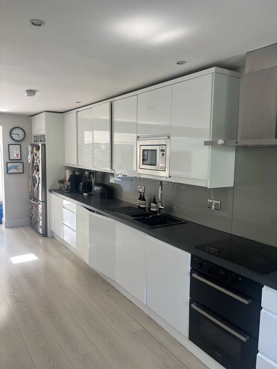 Kitchen and appliances - Image 1