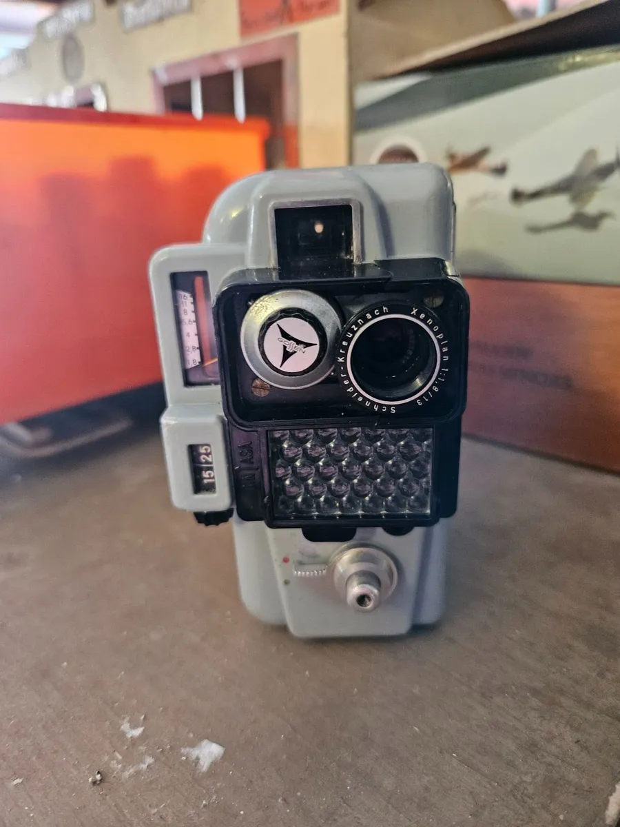 Vintage Retro Eumig Servomatic Camera - Image 1