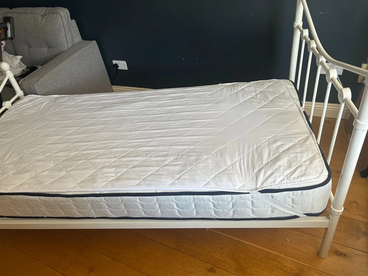 Bed - Image 3
