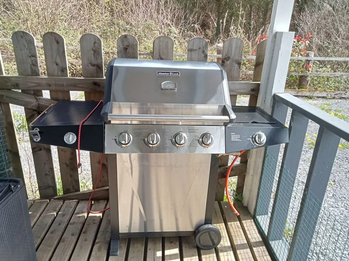 Master Cook Classic 500 5 Burner Gas BBQ - Image 1